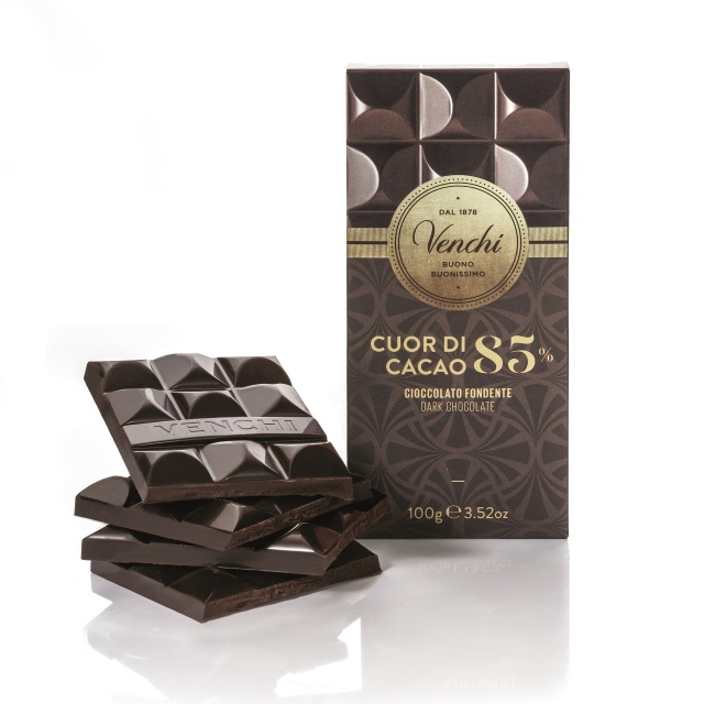 116257 Čokoláda Venchi extra hořká 70% s celými lískovými oříšky 100 g